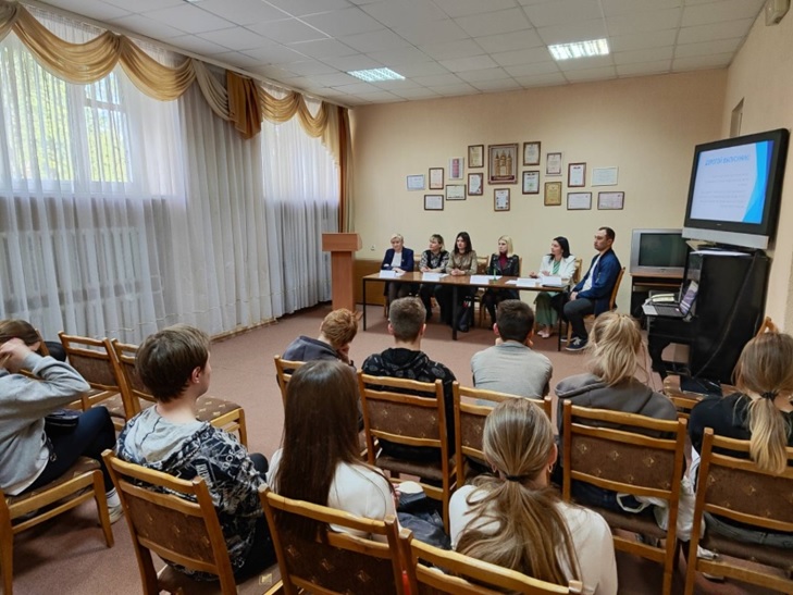 Вопрос трудоустройства детей-сирот и детей, оставшихся без попечения родителей, обсудили на «круглом столе» в Могилеве