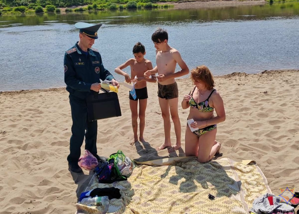 Спасатели провели профилактические рейды по местам отдыха у воды