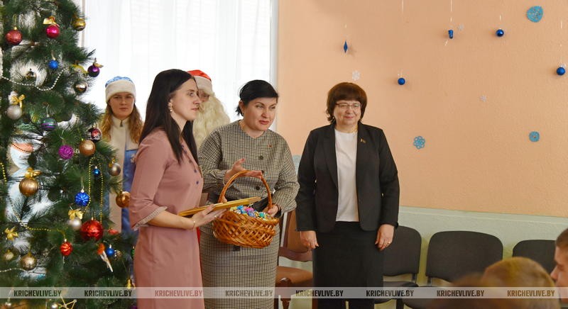 В рамках акции «Наши дети» руководство Кричевского  района передало ЦКРОиР денежный сертификат