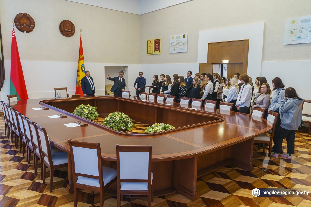 Ирина Раинчик встретилась с активом молодежной школы «Лидер» Чаусского района