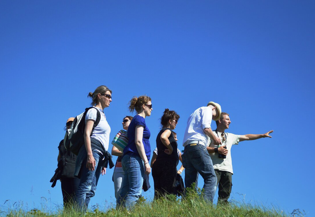 Экскурсионная работа: согласно закону