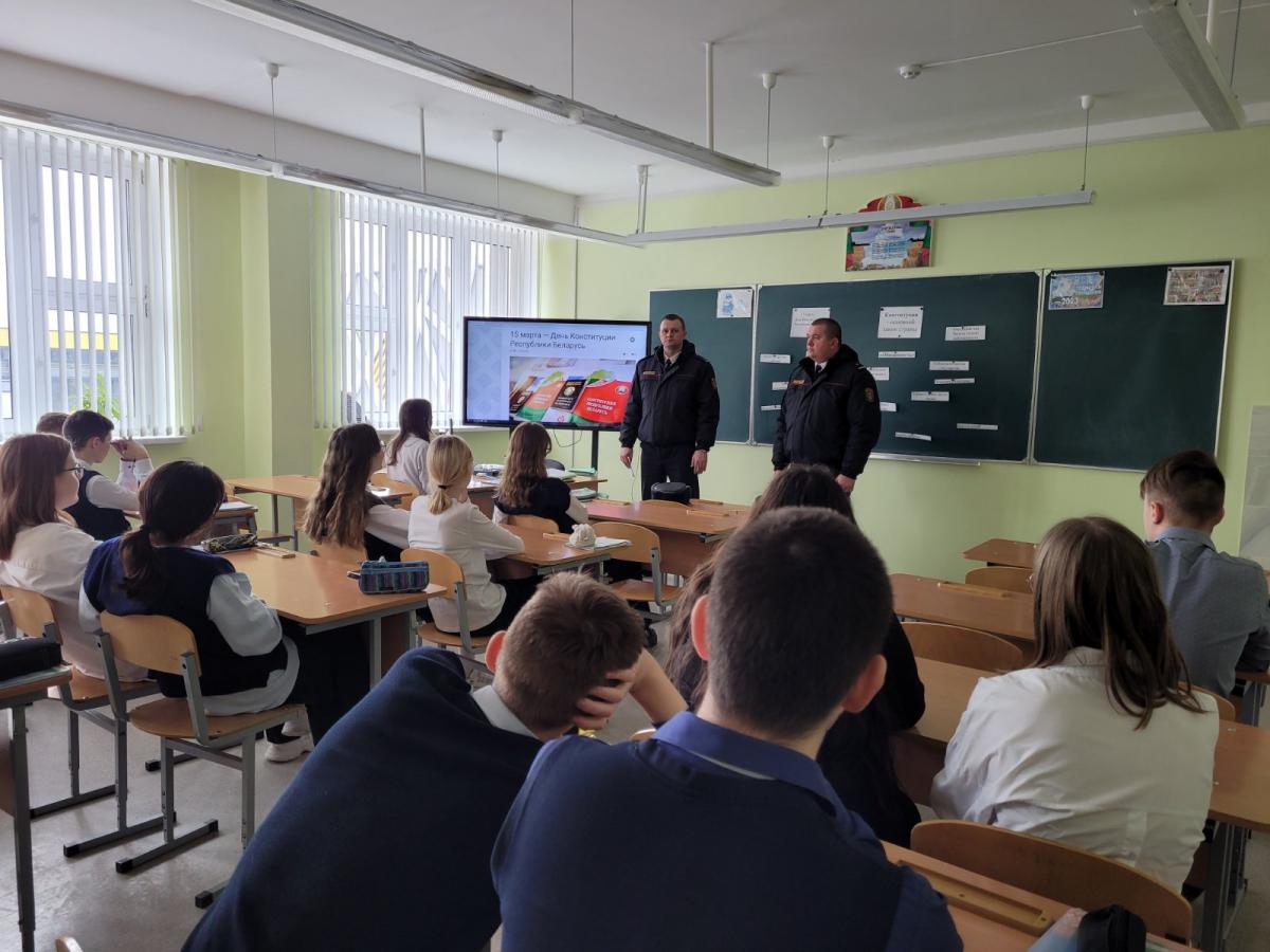 Представители Ленинского (г.Могилева) отдела Департамента охраны 15 марта провели занятия в профильных классах средней школы № 46