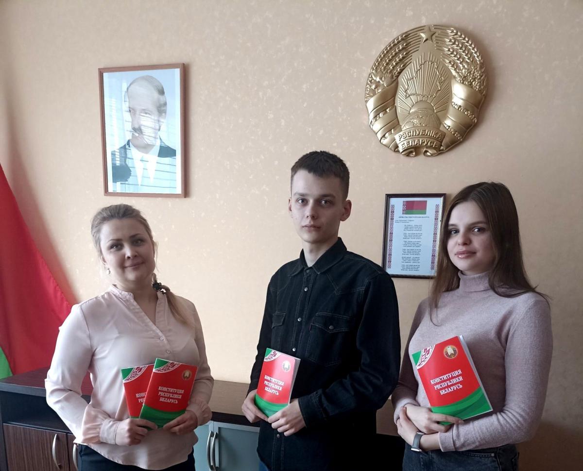 Патриотическую акцию “Наша Конституция” проводит облорганизация профсоюза