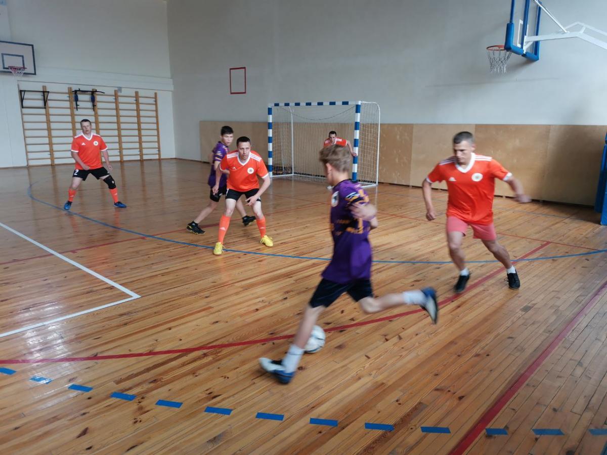 Товарищеский матч по мини-футболу прошел в Могилеве между школьниками и охрановцами