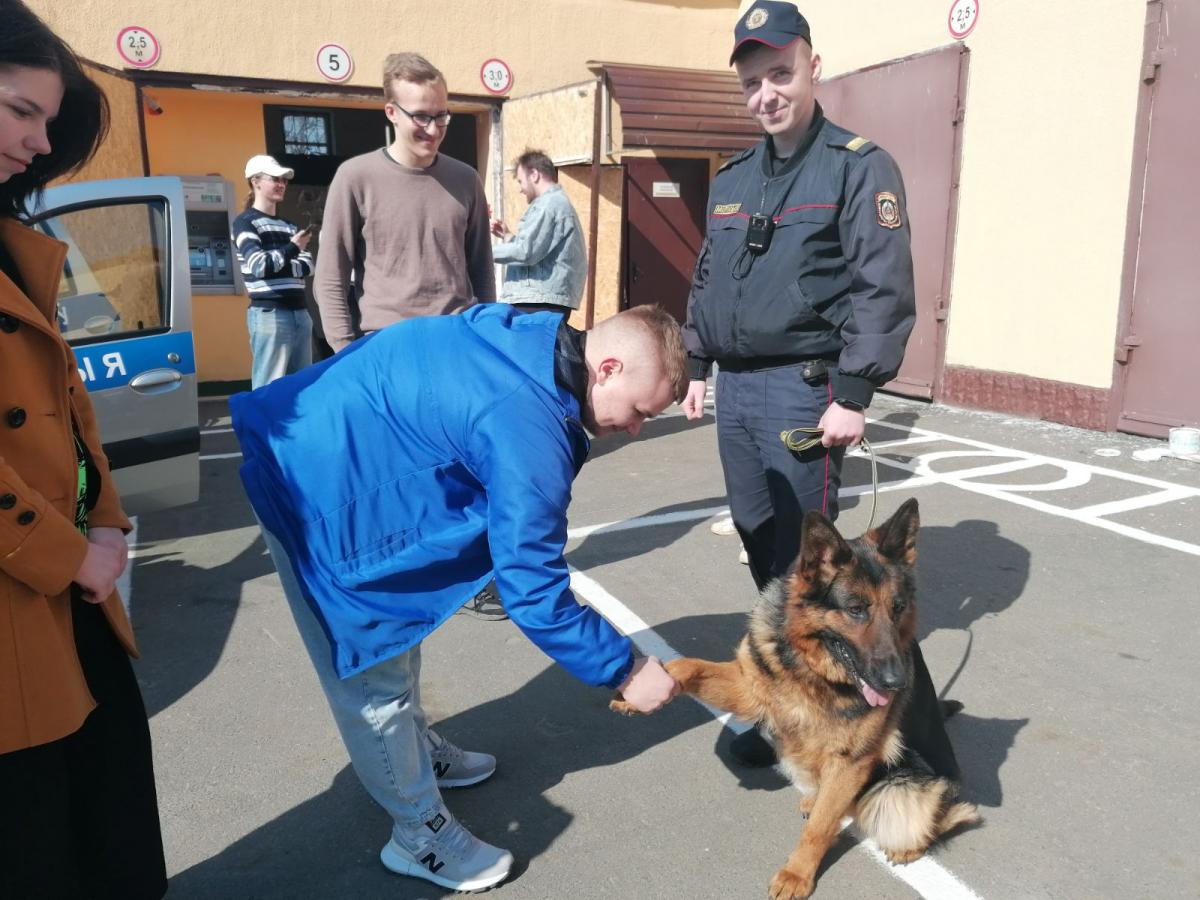 День открытых дверей провели для ребят из колледжа искусств правоохранители