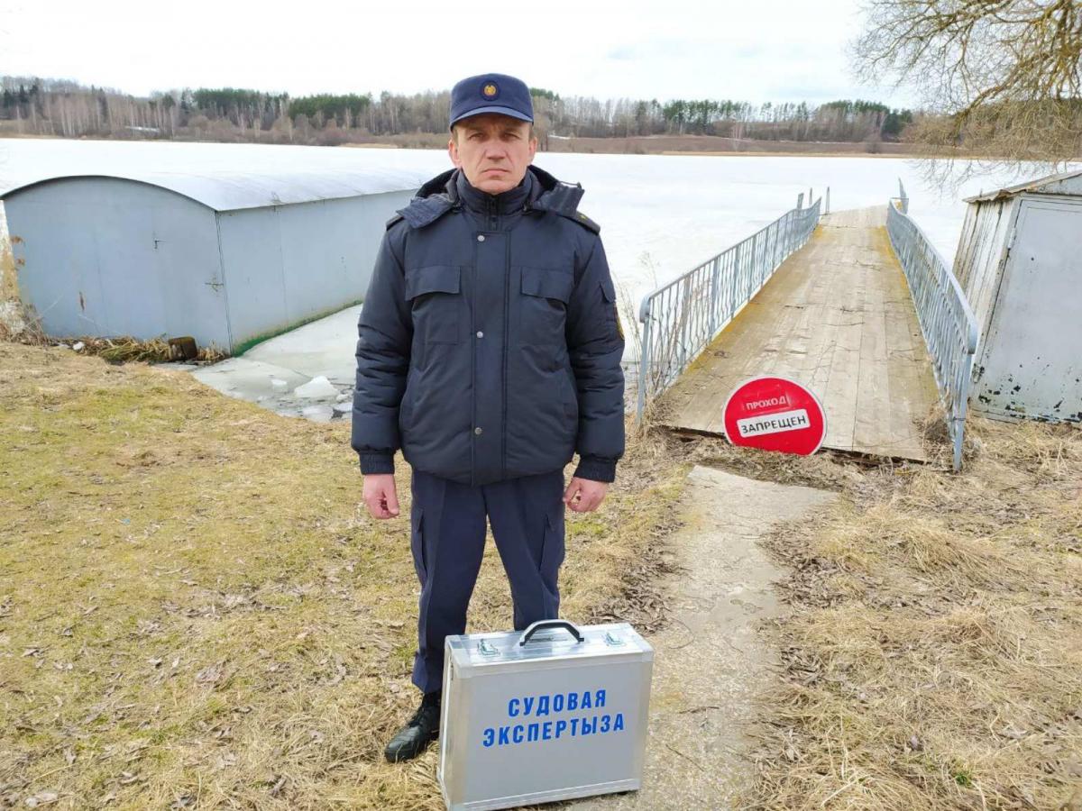 Эксперт ГКСЭ спас человека, провалившегося под лед в Круглом