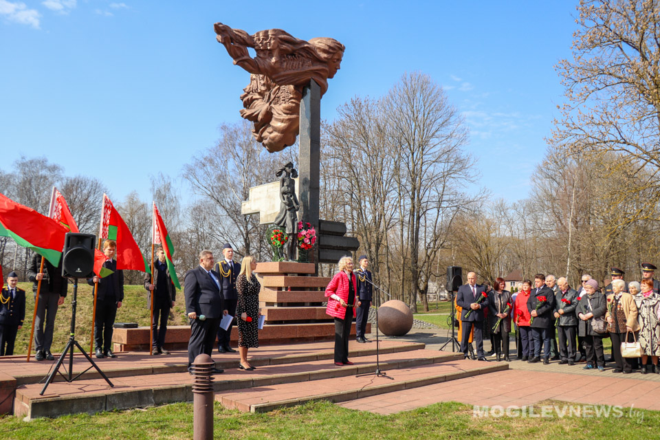 Память узников фашистских концлагерей почтили в Могилеве. Фото