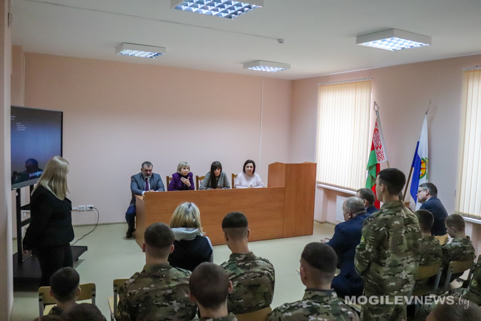 Представители Генеральной прокуратуры посетили Могилевское спецпрофтехучилище закрытого типа № 2 деревообработки. Фото