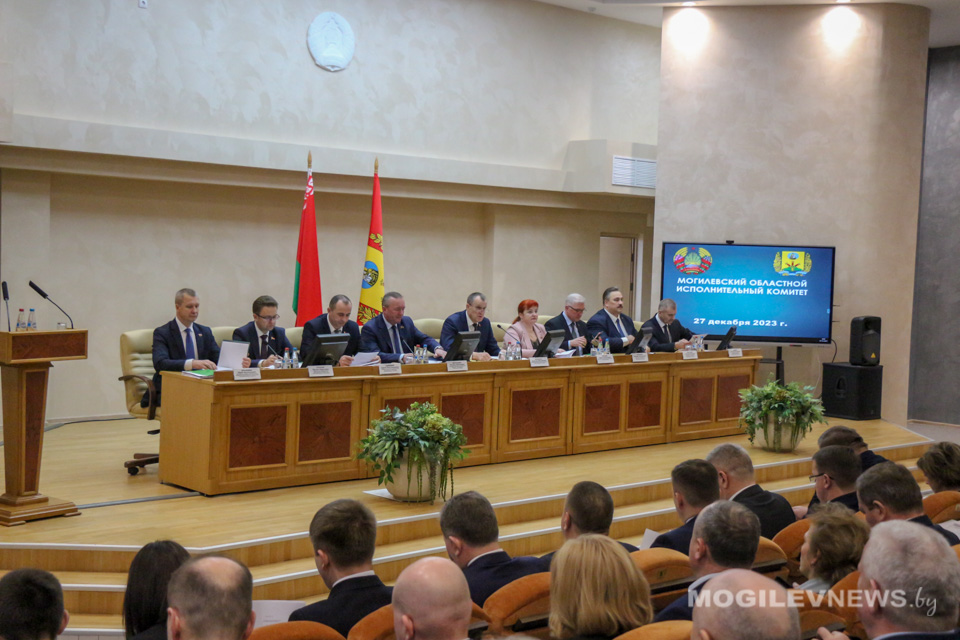 Социально-экономическое развитие и проект бюджета Могилевской области на 2024 год рассмотрели на заседании облисполкома. Фото