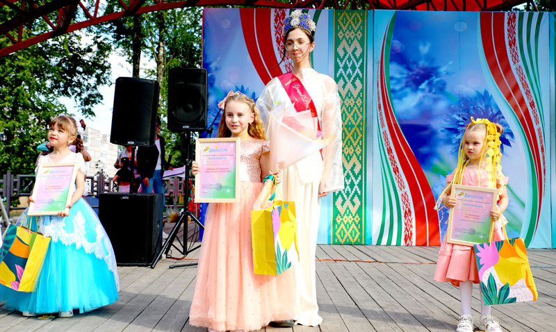 Обладателя почетного титула "Мисс Золотая пчелка-2023" выбрали в Климовичах