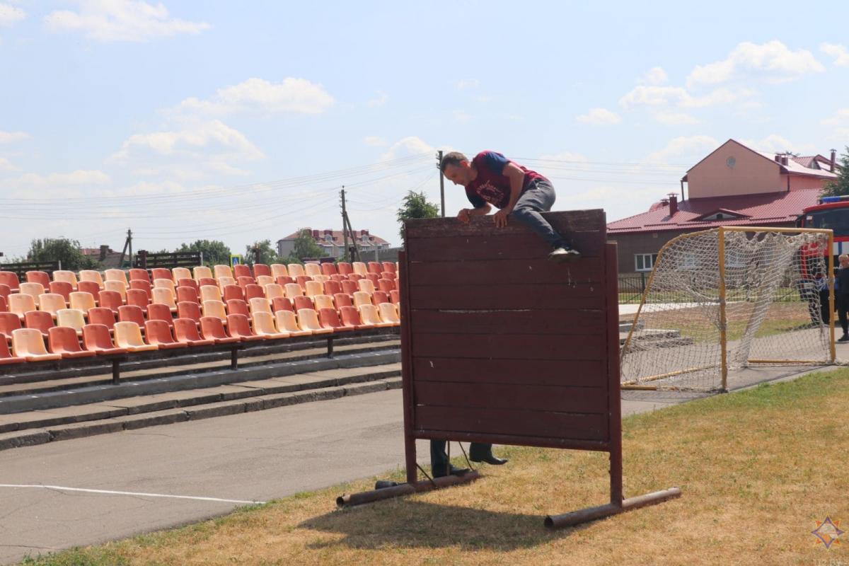 Соревнования санитарных дружин и отделений пожаротушения прошли в Кировске