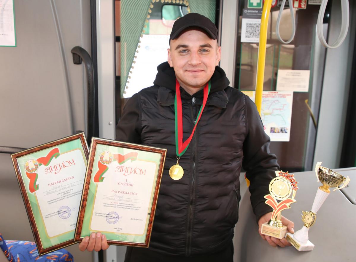 Победу сразу в двух номинациях в конкурсе профмастерства одержал Максим Логинов из Горок