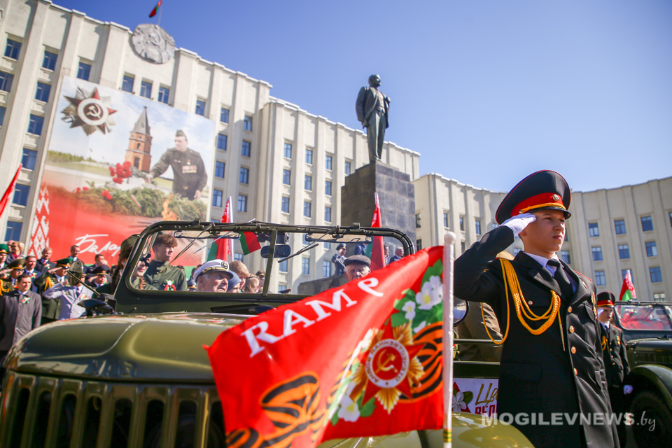 Чествование ветеранов, марш и шествие: в Могилеве отмечают День Победы. Фото