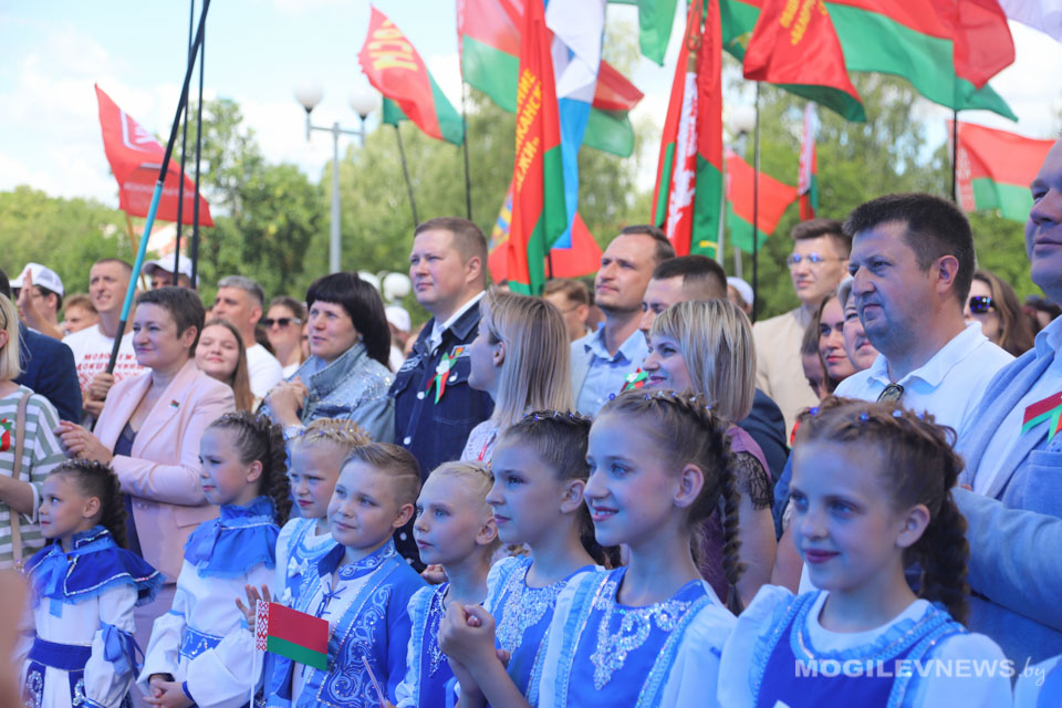 Торжественное открытие Дня молодежи прошло на "Славянском базаре в Витебске". Фото