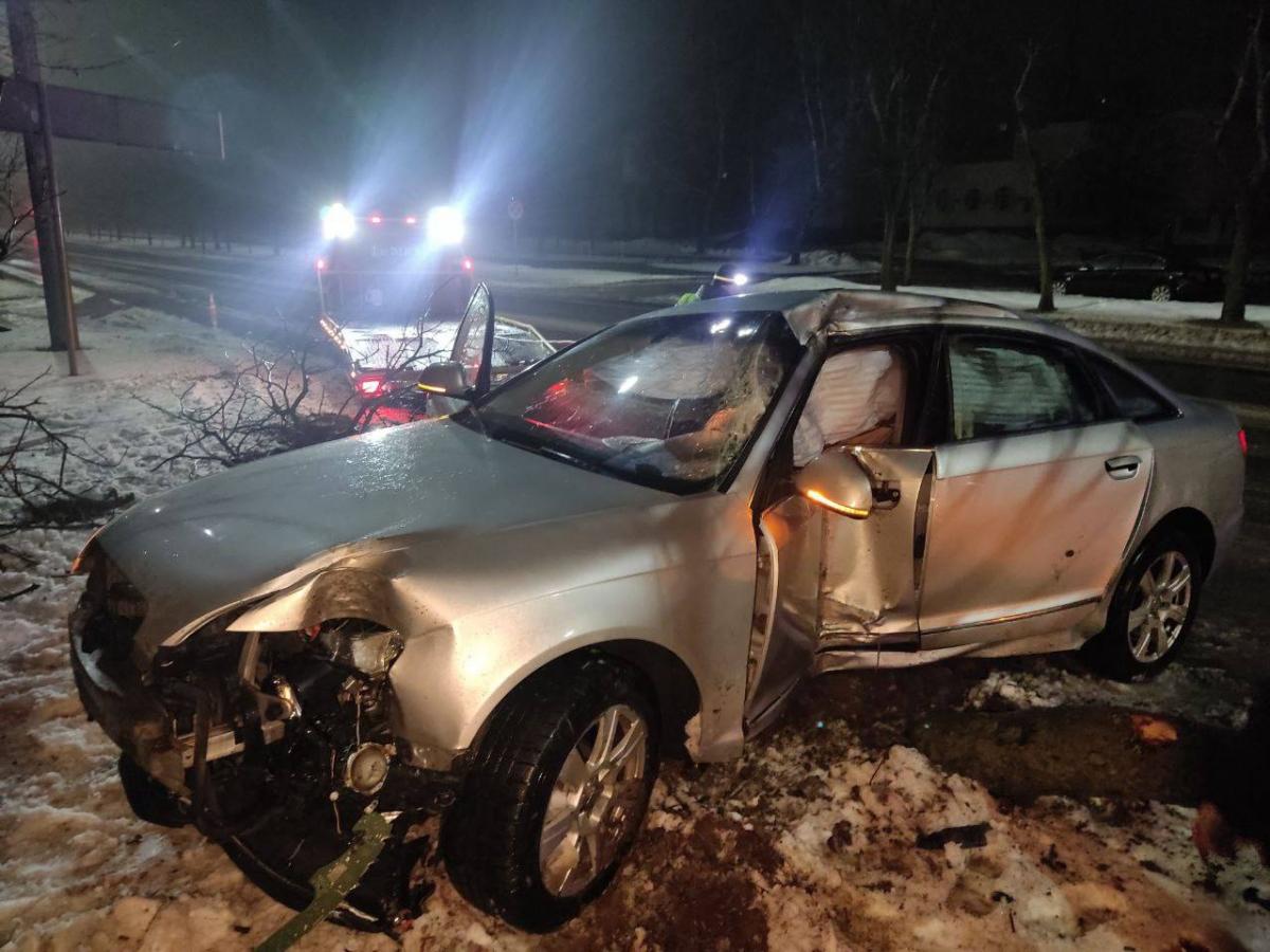 В Могилёве ночью опрокинулся автомобиль