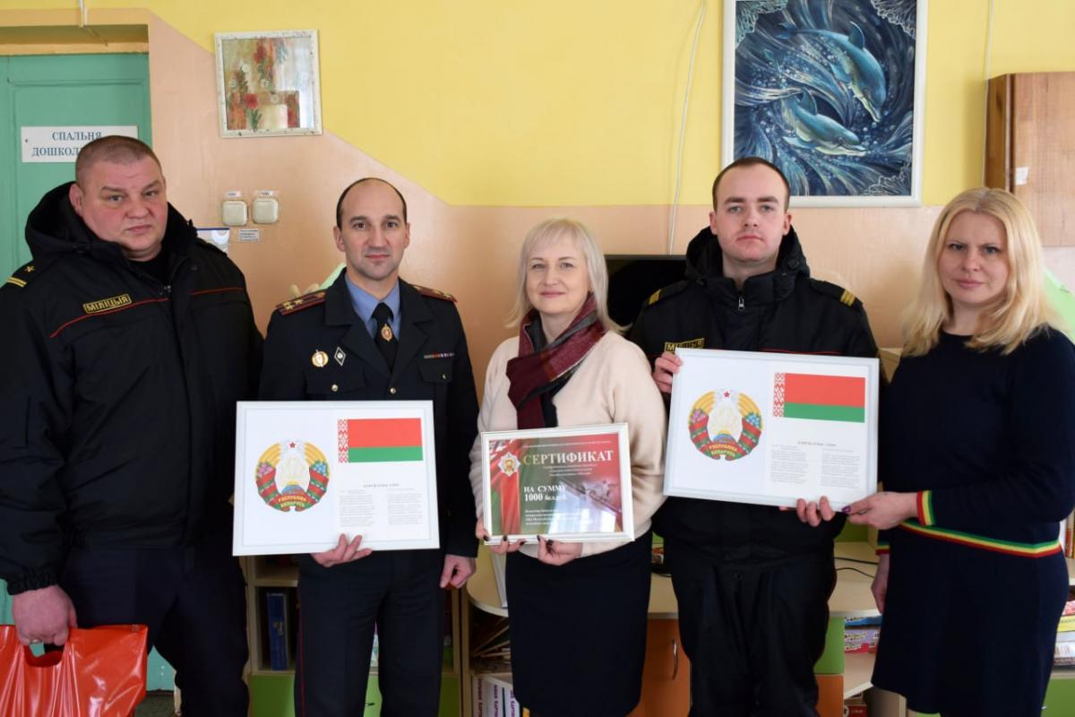 Милиционер в Могилеве передал детскому приюту 1000 рублей