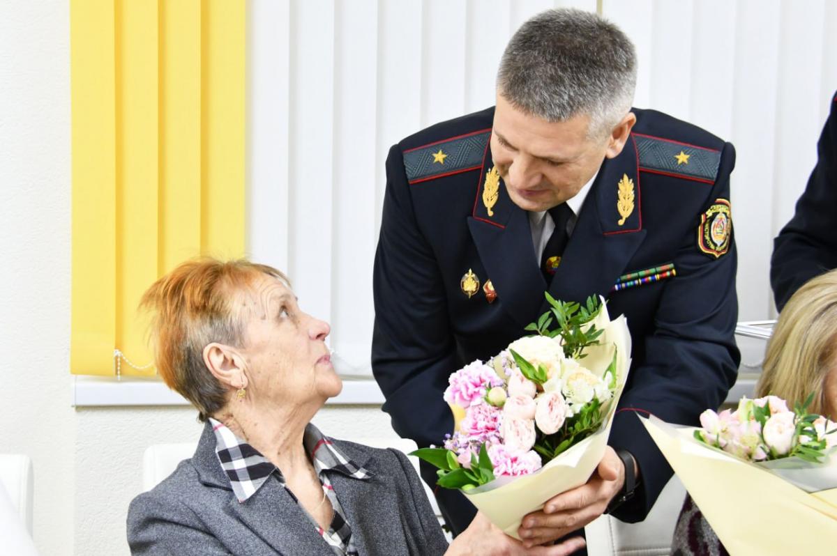 Начальник УВД Могилевщины встретился с семьями сотрудников, погибших при исполнении служебного долга