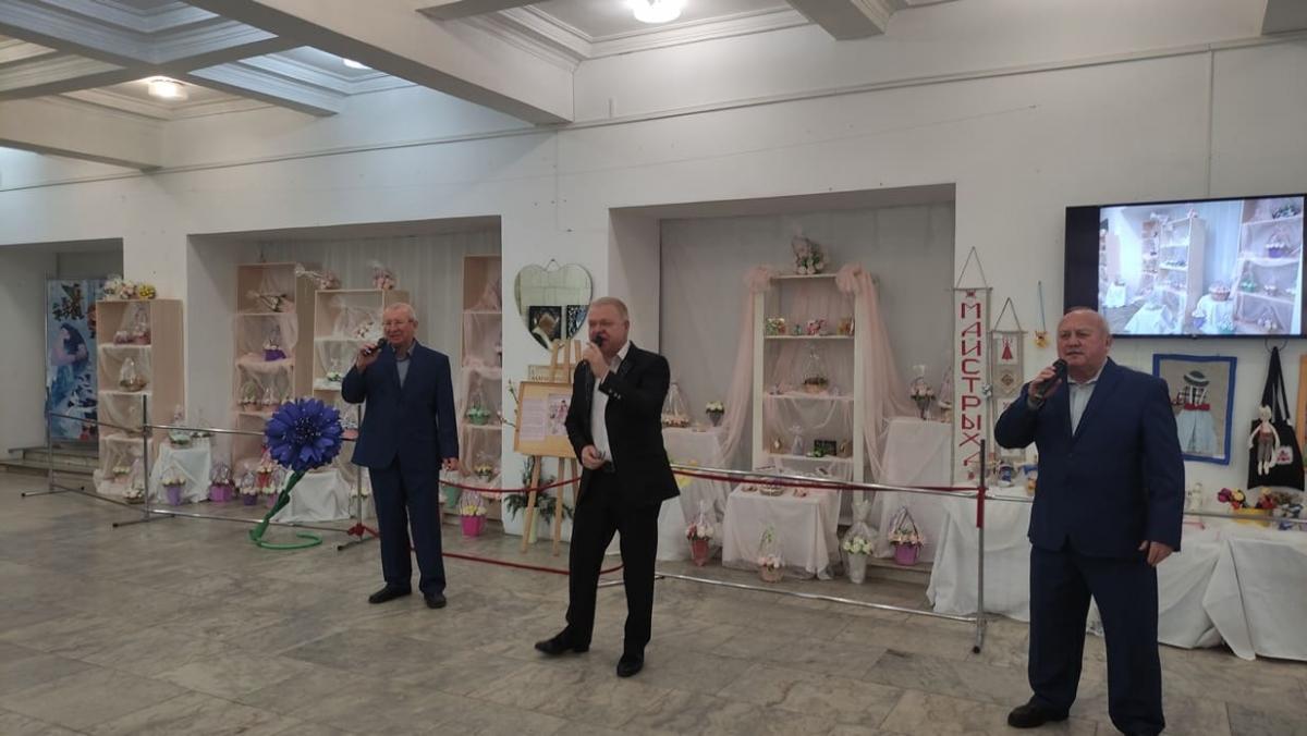 Выставка «Подарки для любимых мам, сделанные своими руками» работает в Бобруйске