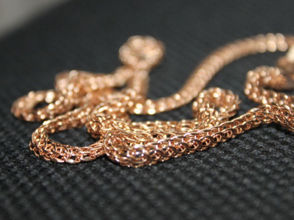 Могилевчанин похитил у своей девушки золото и деньги