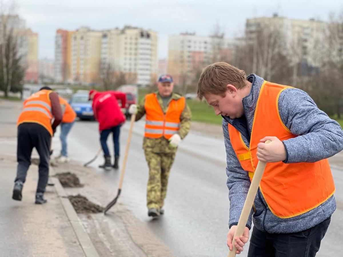 Городской субботник прошел в Могилеве. Фото