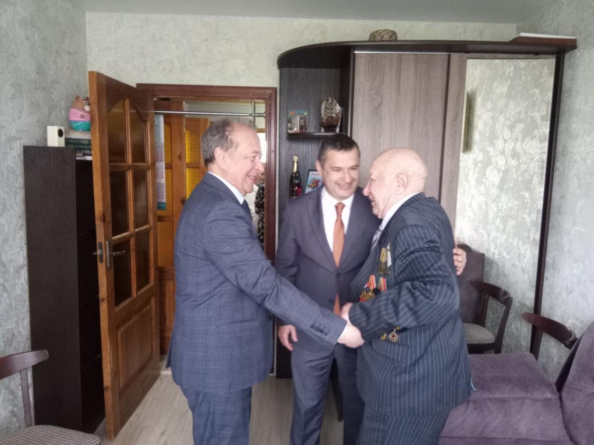 Могилевская облорганизация БПРЗ поздравила ветерана ВОВ Михаила Николаевича Быкова