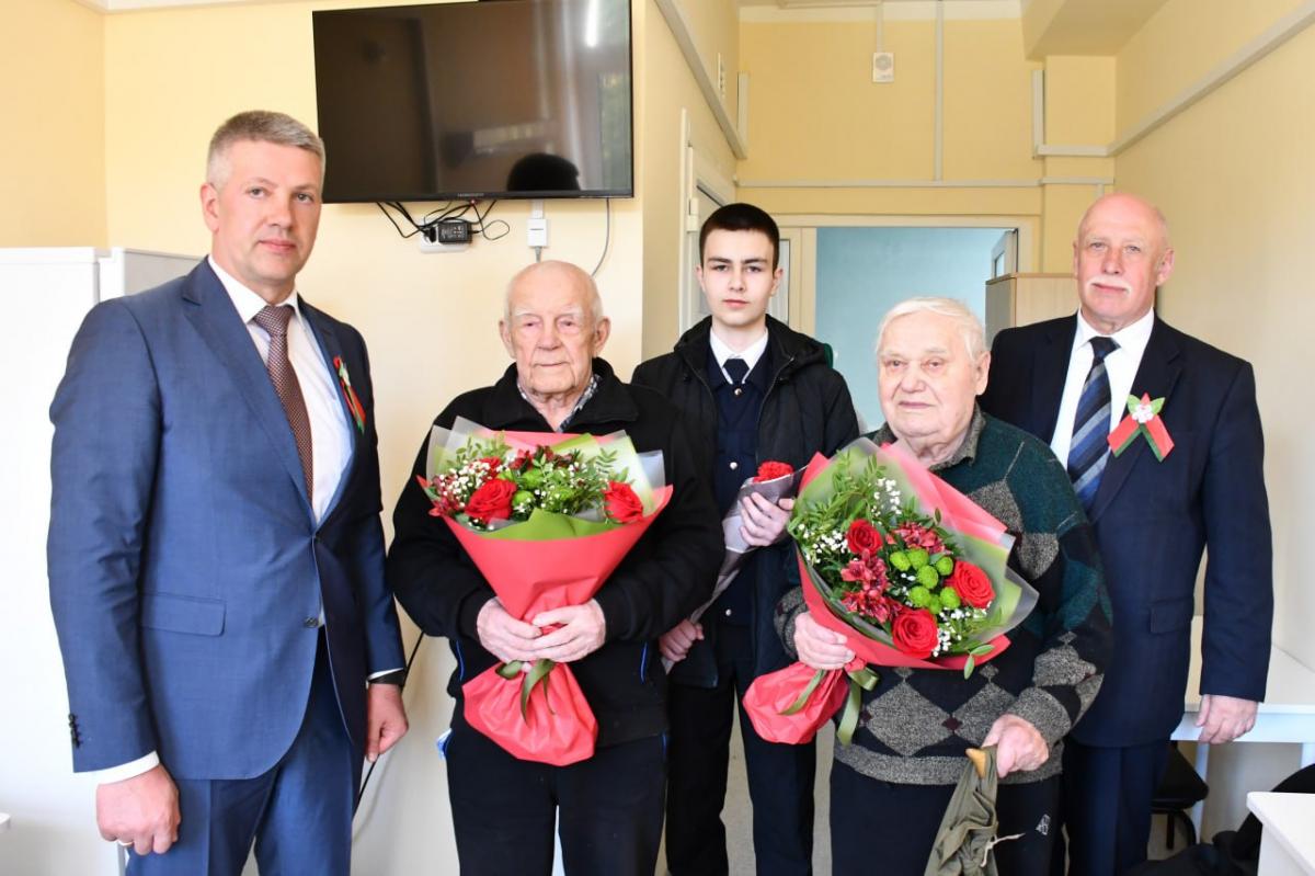 В Могилеве милиционеры поздравили ветерана с Днем Победы