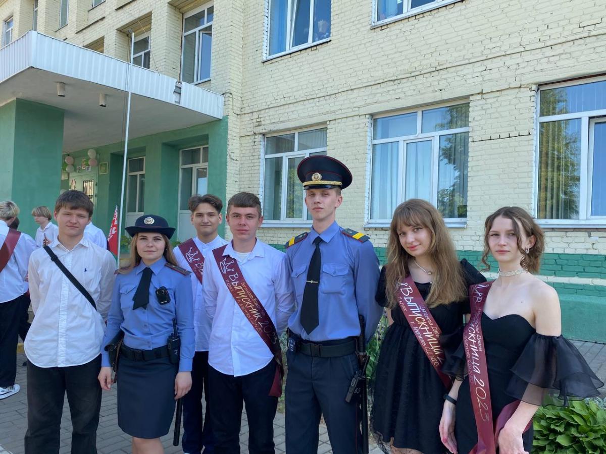 На Могилевщине проходят последние звонки, правопорядок на них обеспечивают милиционеры