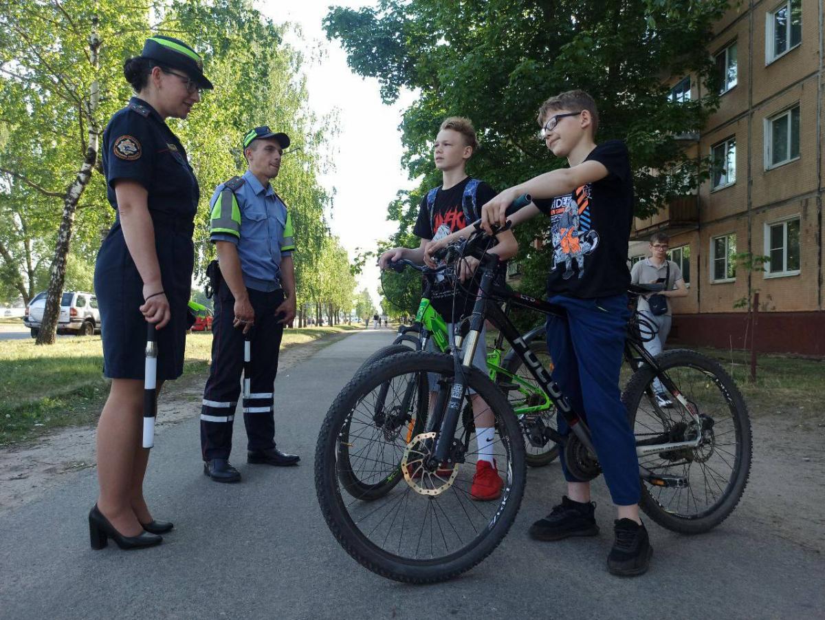Госавтоинспекторы в Могилеве напомнили юным велосипедистам о ПДД