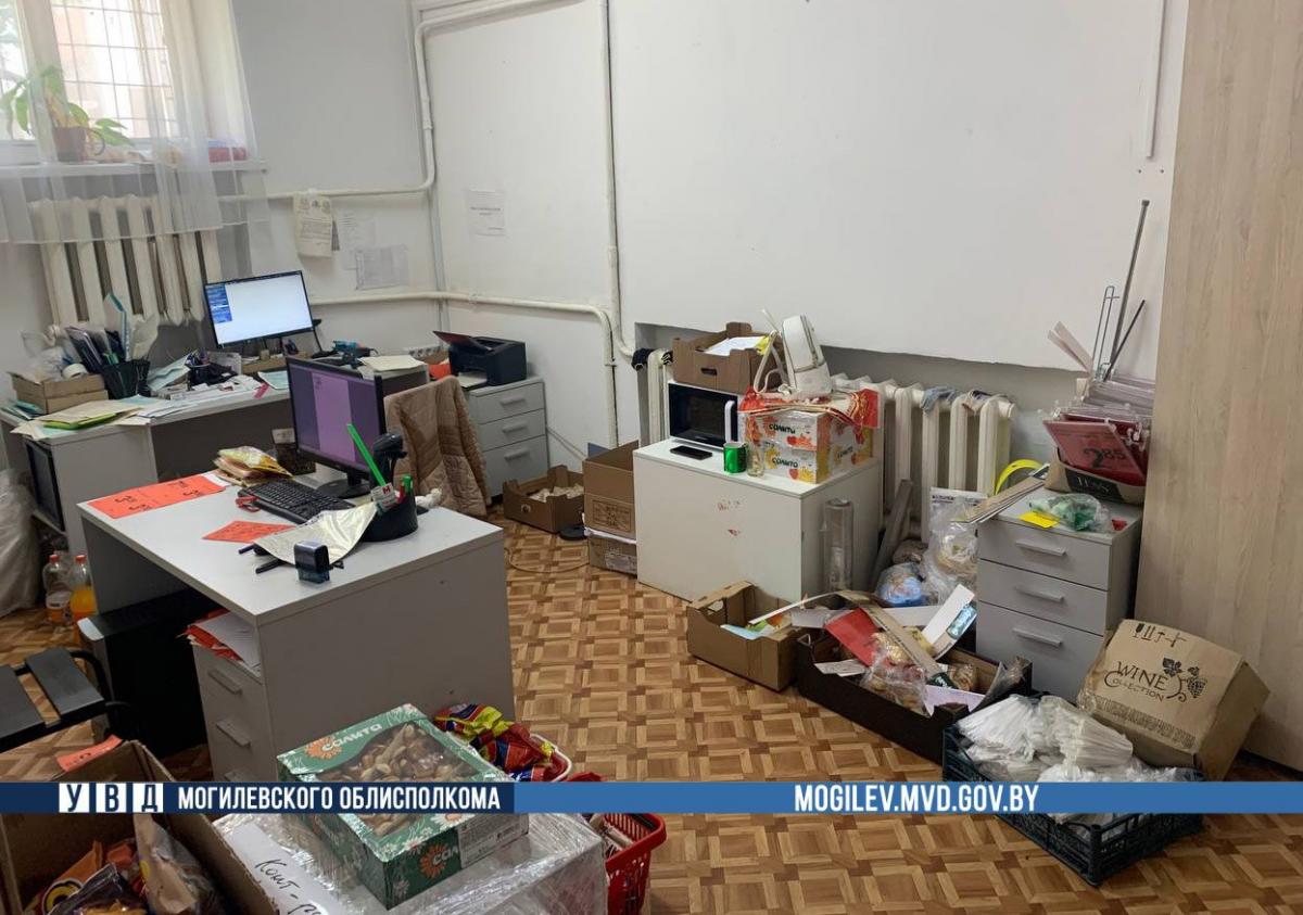 За присвоение чужих денег задержана заведующая магазина в Могилеве