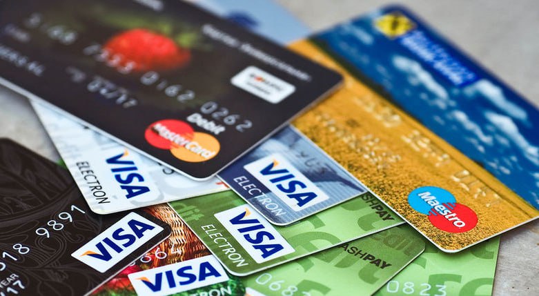 Могилевчанин унес карту друга и пользовался ей в магазинах