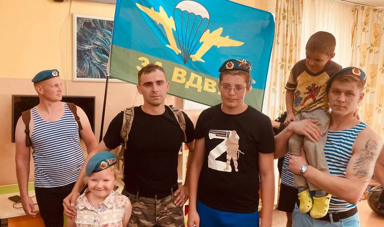Сотрудники охраны отметили День ВДВ добрыми делами