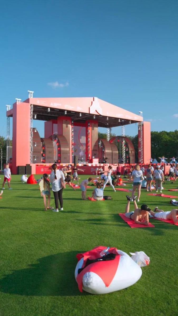 Колесо обозрения, редкие деликатесы и шоу экскаваторов: зачем ехать в Москву на урбанистический форум