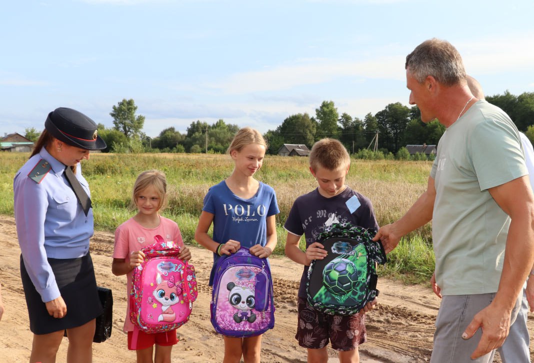Славгородские милиционеры присоединились к акции "В школу с радостью"