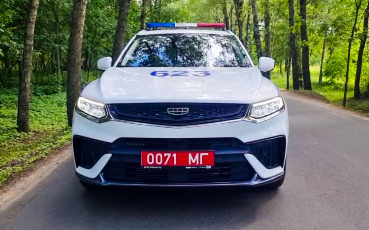 С 25 августа водители должны включать днем ближний свет фар