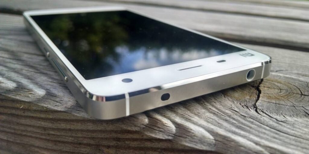 Могилевчанка оставила без присмотра телефон и лишилась его