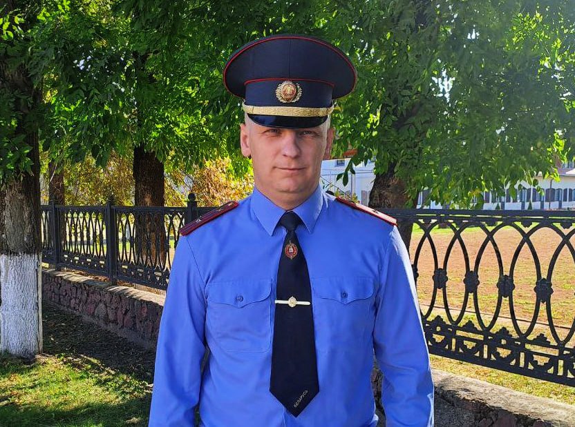 В Шклове милиционер помог спасти девушку, которая хотела спрыгнуть с моста