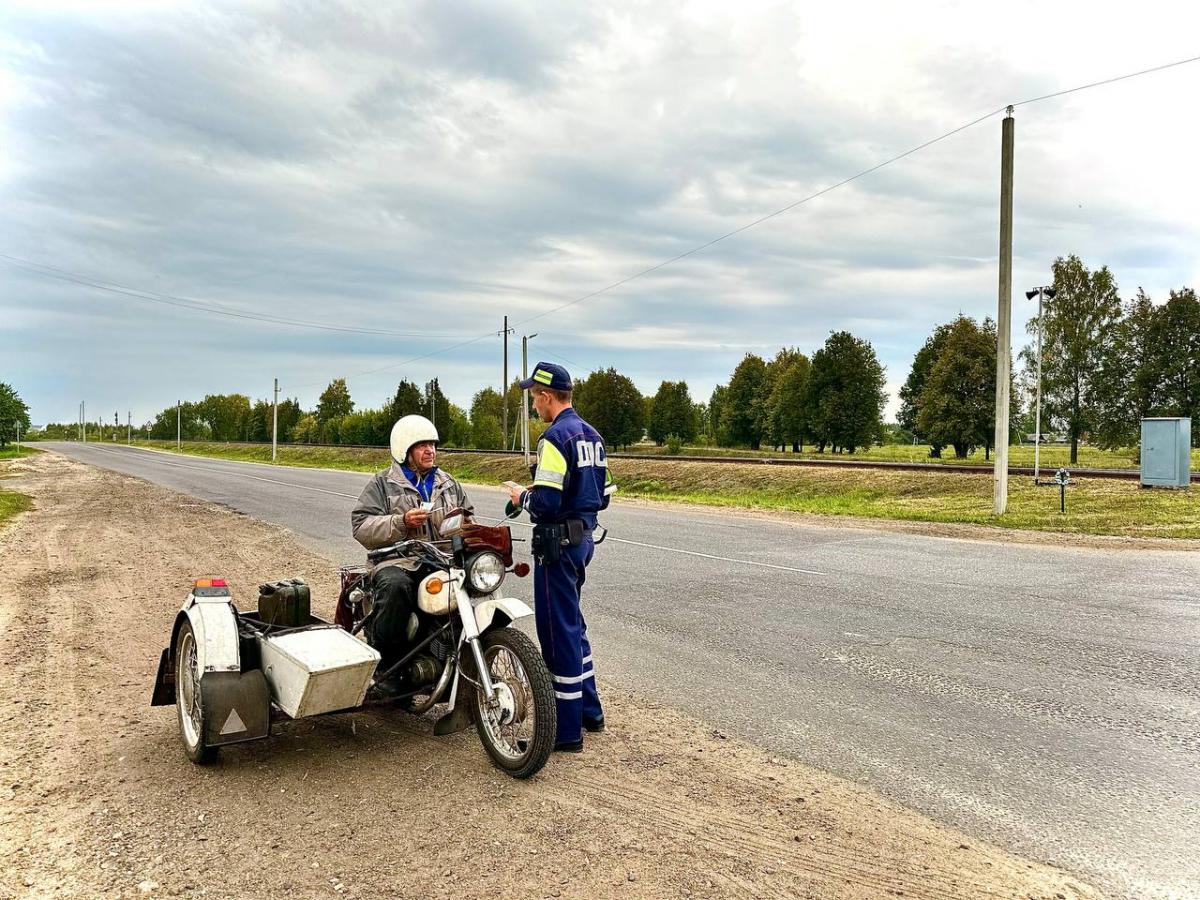 Сотрудники ГАИ усилили контроль у железнодорожных переездов