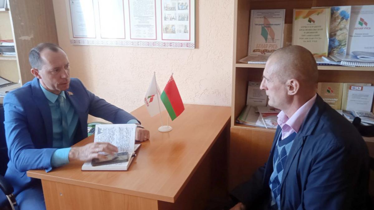 Депутат Палаты представителей Национального собрания Республики Беларусь Сергей Сыранков провел прием граждан на Краснопольщине