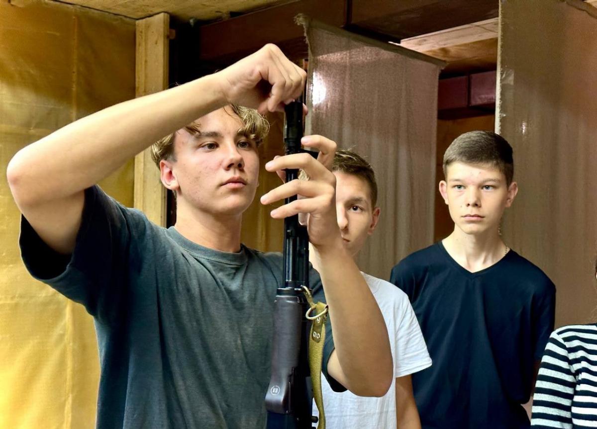 В Горках правоохранители провели занятия с воспитанниками военно-патриотического клуба «Доблесть»