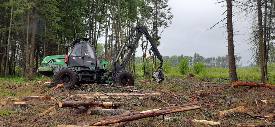 Лесхозы Могилевского ГПЛХО имеют один из самых больших парков многооперационной техники в стране