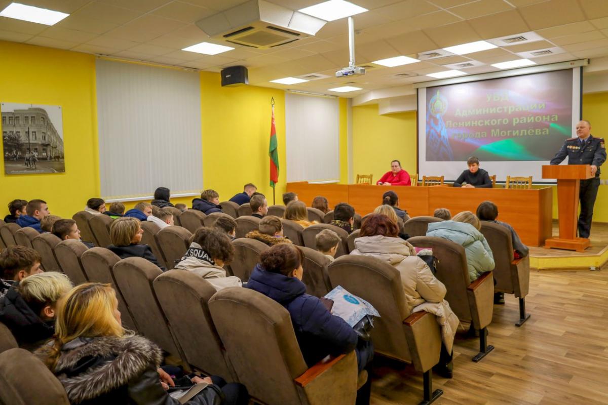 Круглый стол для подростков организовали милиционеры в Могилеве