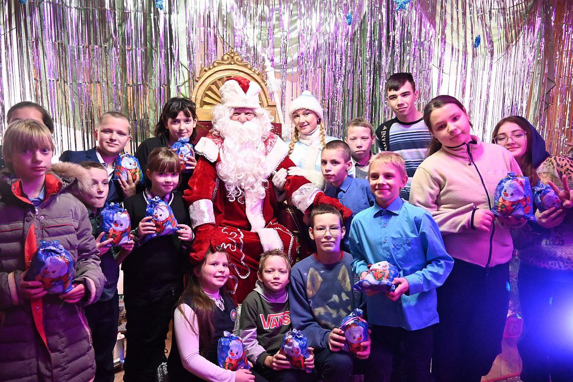 На базе лесного питомника Хотимского лесничества Костюковичского лесхоза открылась резиденция Деда Мороза