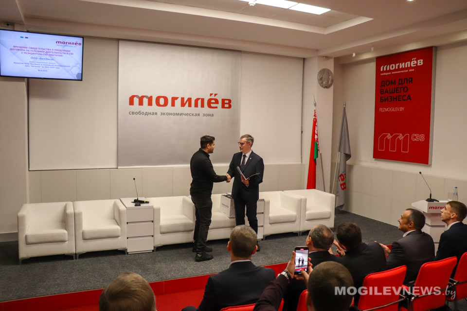 Торжественное мероприятие по продлению договоров прошло в СЭЗ «Могилев». Фото