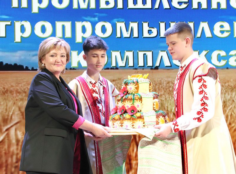 В Костюковичах чествовали лучших работников сельского хозяйства и перерабатывающей промышленности АПК