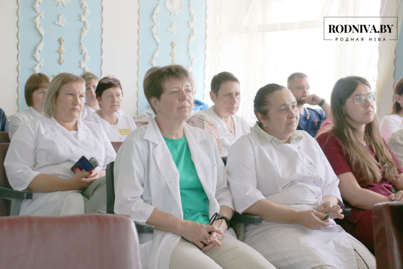 Председатель Климовичского райисполкома Дмитрий Хайновский встретился с медицинскими работниками