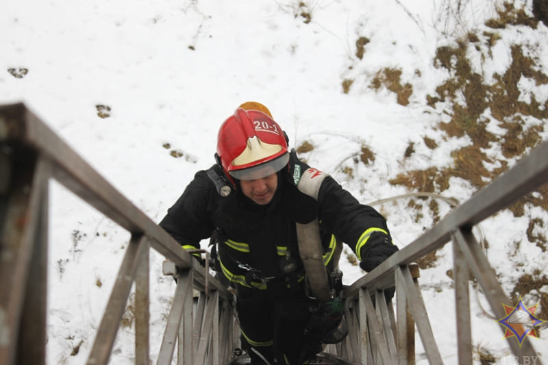 Спасатели провели учения в общежитии Чаус
