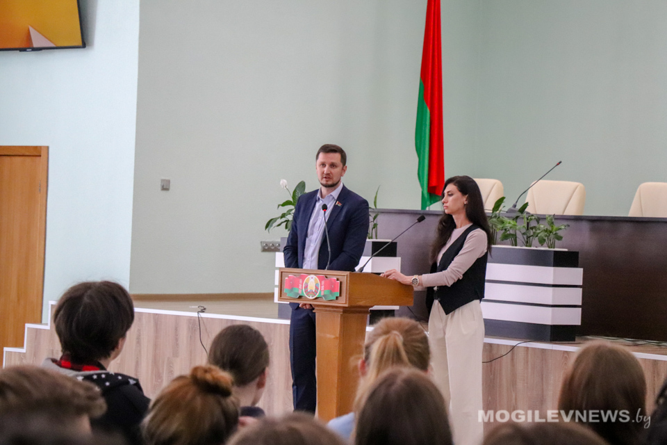 Ксения Лебедева: нужно встречаться с молодежью и обсуждать насущные проблемы. Фото