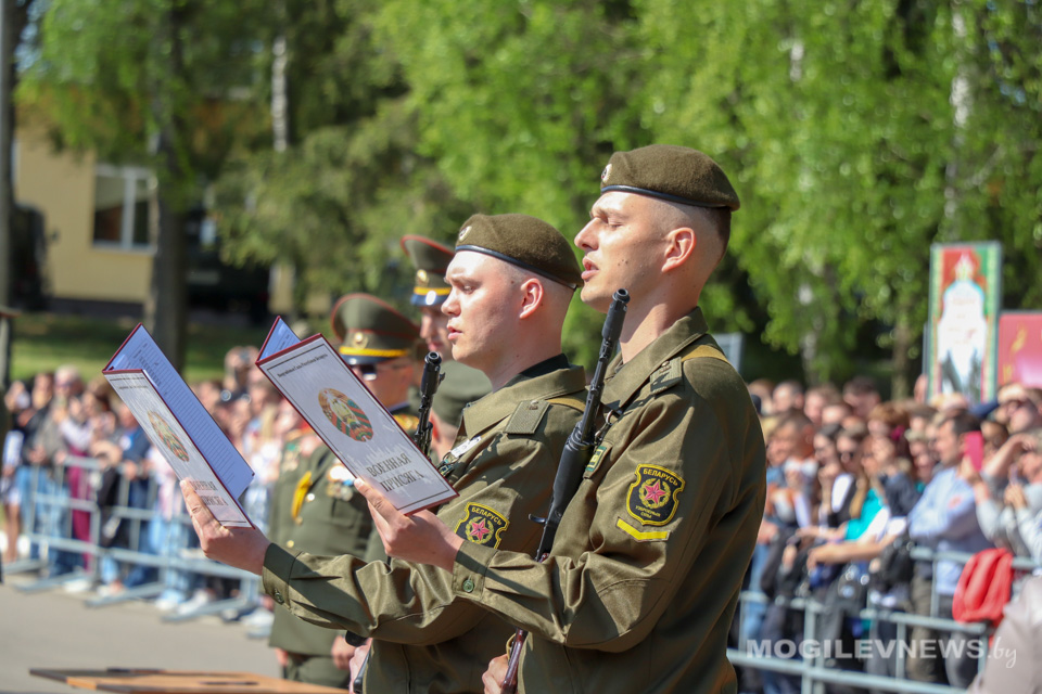 119 новобранцев войсковой части в Пашково приняли Военную присягу. Фото