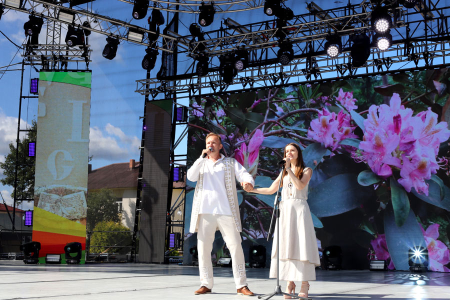 Артист Павел Любченко на Дне белорусской письменности презентовал новую песню