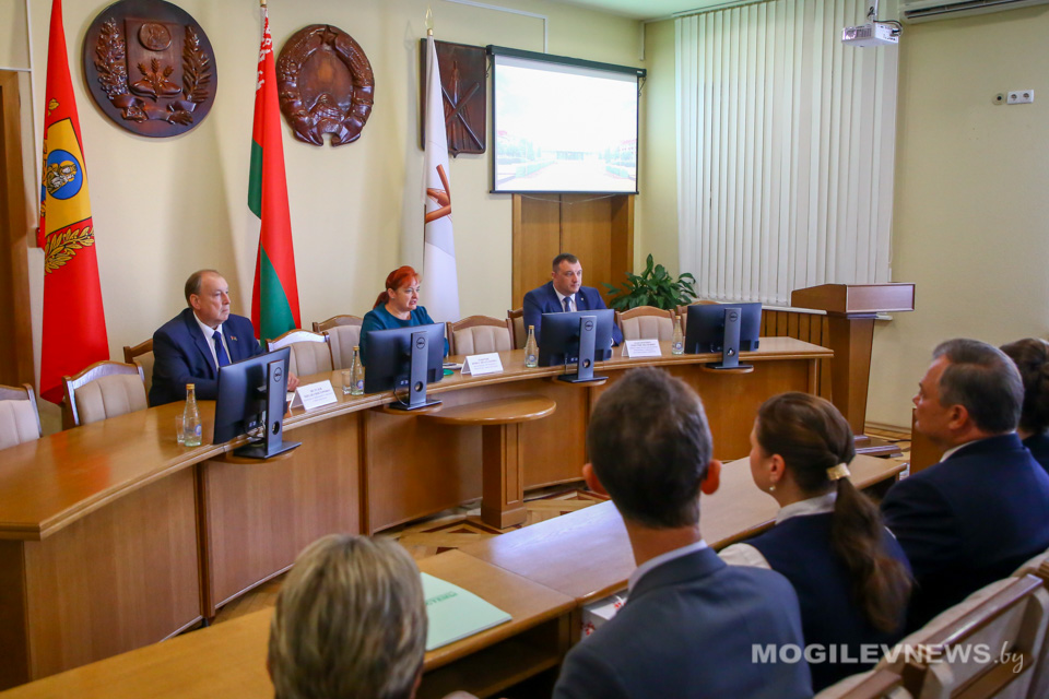 Очередная выездная сессия Могилевского областного Совета депутатов прошла в Бобруйске. Фото
